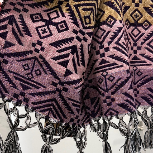 Geometric Fringe Jacket - Picture 3 of 4